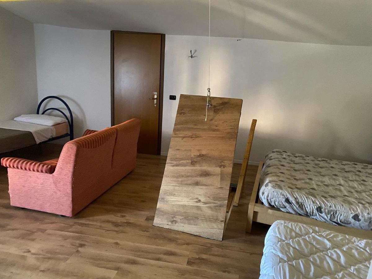Lovely 1 Room Bedroom Loft, 20 Mins To Bgy Airport Pradalunga Buitenkant foto