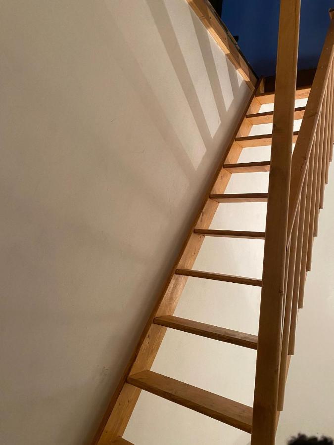 Lovely 1 Room Bedroom Loft, 20 Mins To Bgy Airport Pradalunga Buitenkant foto