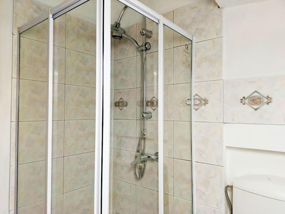 Lovely 1 Room Bedroom Loft, 20 Mins To Bgy Airport Pradalunga Buitenkant foto