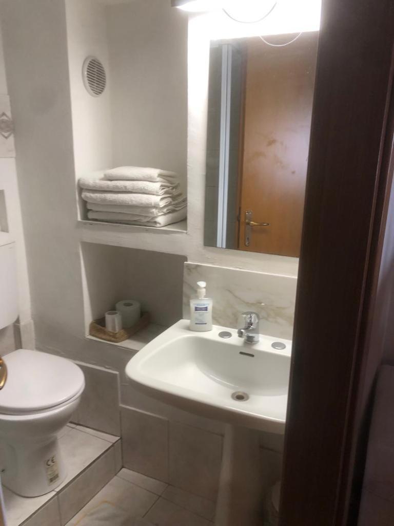 Lovely 1 Room Bedroom Loft, 20 Mins To Bgy Airport Pradalunga Buitenkant foto